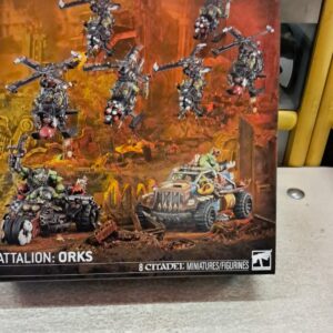 Warhammer 40k: Armageddon Battalion – Ork Collector’s Box Set (8 Minis)