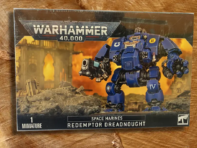 Space Marines: Redemptor Dreadnought – Warhammer 40,000 Miniature Set