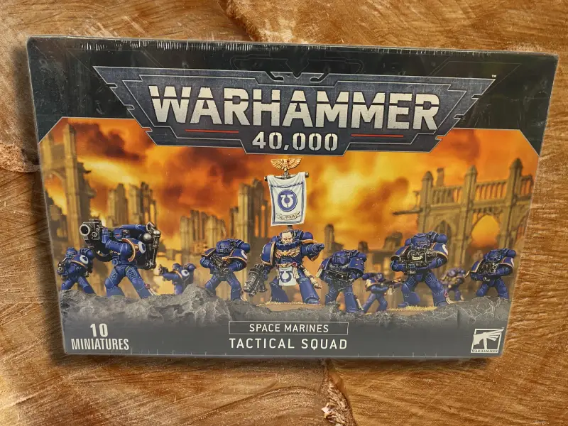 Space Marines: Tactical Squad – Warhammer 40,000 Miniature Set